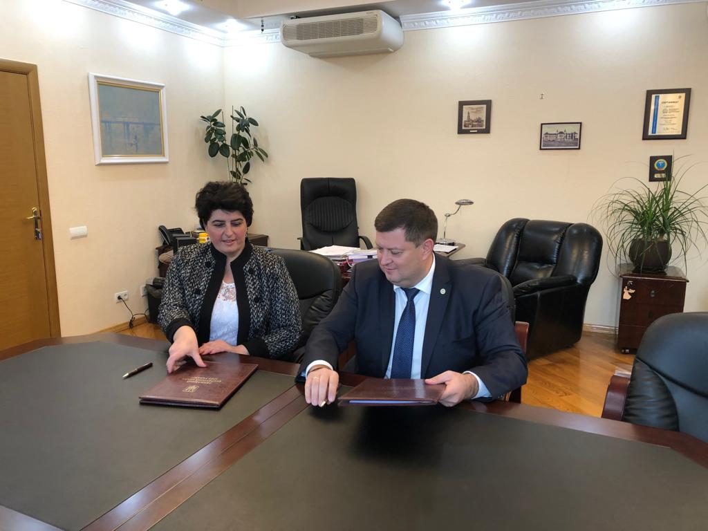 ДРУЖНІЙ ВІЗИТ КОЛЕГ З РЕСПУБЛІКИ МОЛДОВА