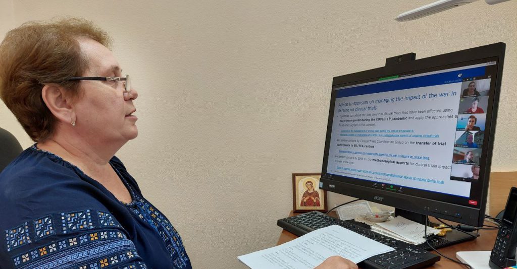 Що зараз відбувається з клінічними випробуваннями в Україні? Як війна вплинула на їх проведення? Які заходи допомогли стабілізувати ситуацію? – про це та інше розказала керівниця Департаменту експертизи матеріалів доклінічних та клінічних випробувань Центру Таїса Герасимчук.