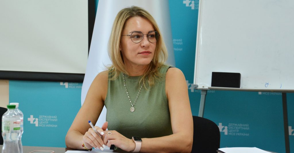 Навіть повітряна тривога, яка пролунала сьогодні під час засідання науково-технічної ради, не завадила ухваленню важливих рішень. Члени НЕР/НТР разом з директором Михайлом Бабенком перемістилися до найближчого укриття і продовжили розгляд питань порядку денного і надання рекомендацій на лікарські засоби та клінічні випробування.