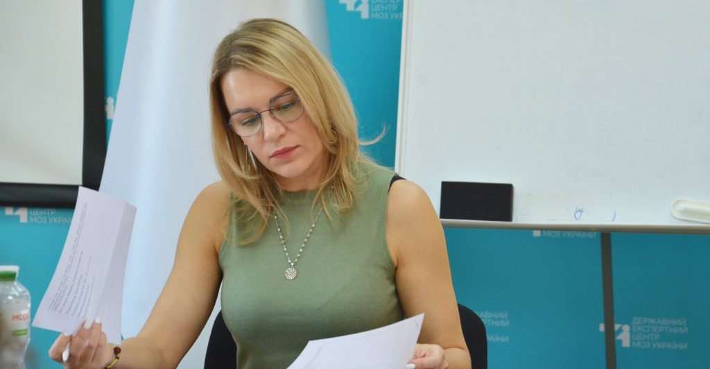 Навіть повітряна тривога, яка пролунала сьогодні під час засідання науково-технічної ради, не завадила ухваленню важливих рішень. Члени НЕР/НТР разом з директором Михайлом Бабенком перемістилися до найближчого укриття і продовжили розгляд питань порядку денного і надання рекомендацій на лікарські засоби та клінічні випробування.