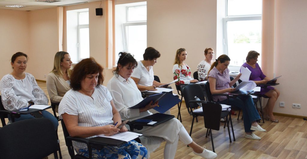 Навіть повітряна тривога, яка пролунала сьогодні під час засідання науково-технічної ради, не завадила ухваленню важливих рішень. Члени НЕР/НТР разом з директором Михайлом Бабенком перемістилися до найближчого укриття і продовжили розгляд питань порядку денного і надання рекомендацій на лікарські засоби та клінічні випробування.