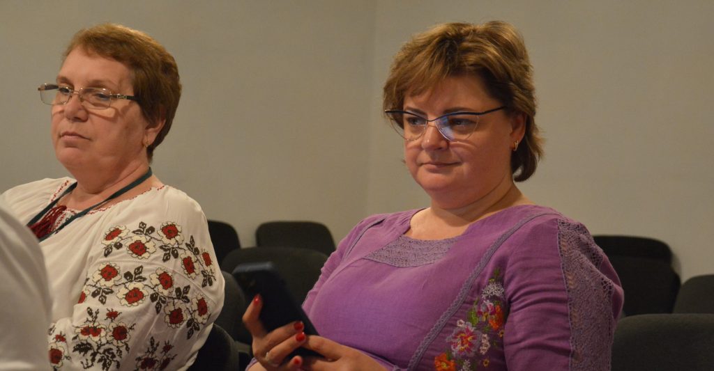 Навіть повітряна тривога, яка пролунала сьогодні під час засідання науково-технічної ради, не завадила ухваленню важливих рішень. Члени НЕР/НТР разом з директором Михайлом Бабенком перемістилися до найближчого укриття і продовжили розгляд питань порядку денного і надання рекомендацій на лікарські засоби та клінічні випробування.