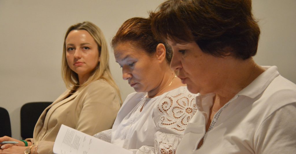 Навіть повітряна тривога, яка пролунала сьогодні під час засідання науково-технічної ради, не завадила ухваленню важливих рішень. Члени НЕР/НТР разом з директором Михайлом Бабенком перемістилися до найближчого укриття і продовжили розгляд питань порядку денного і надання рекомендацій на лікарські засоби та клінічні випробування.