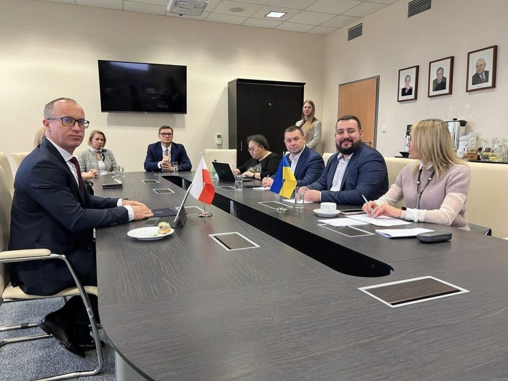 Делегація МОЗ України та Державного експертного центру у Варшаві: відбулася зустріч з керівництвом Управління реєстрації лікарських засобів, виробів медичного призначення та біоцидних препаратів Польщі