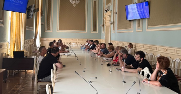 Як адаптувати медичні стандарти під потреби лікарні та лікарів: ДЕЦ провів практичну зустріч із медичною спільнотою Києва